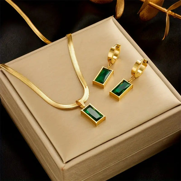 Betania – Gold necklace and earrings set with green stone