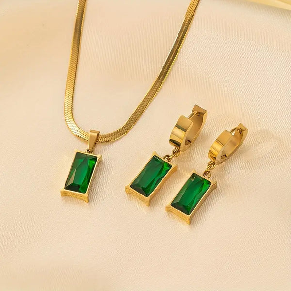 Betania – Gold necklace and earrings set with green stone