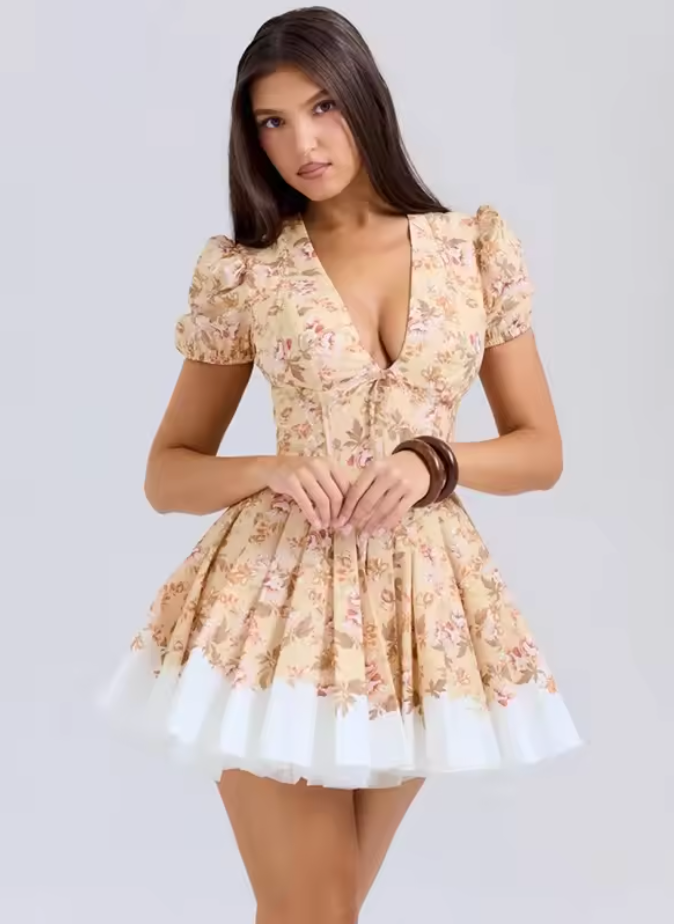 Alizée – Vestido Mini con Estampado Floral y Detalle Plisado en Amarillo