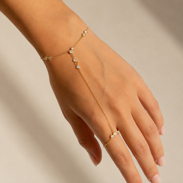 Jasmine – Pulsera hand chain de circonitas en oro