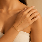Afterglow – Pulsera hand chain de doble capa con circonita en oro
