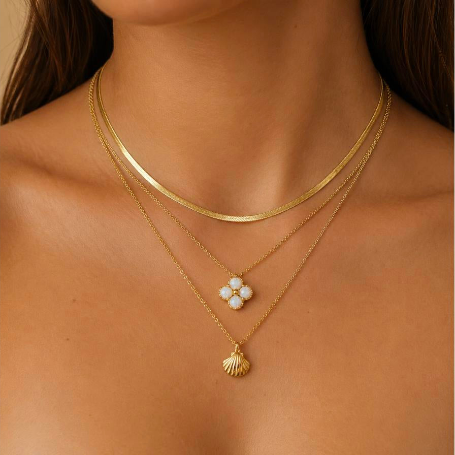 Santiago – Gold shell necklace