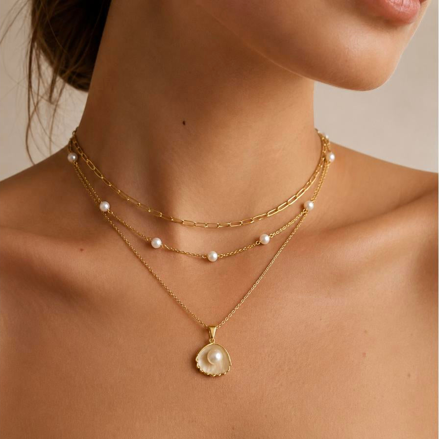 Margarita – Pearl necklace on gold chain