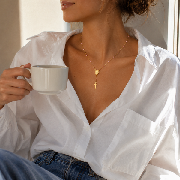 Novena Rosa – Collar rosario cruz en oro