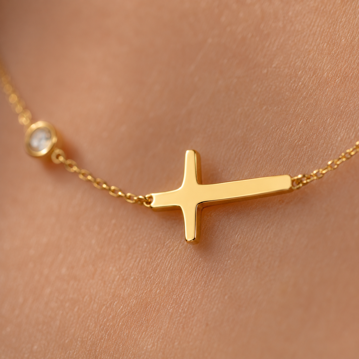 Serena – Horizontal cross necklace in gold