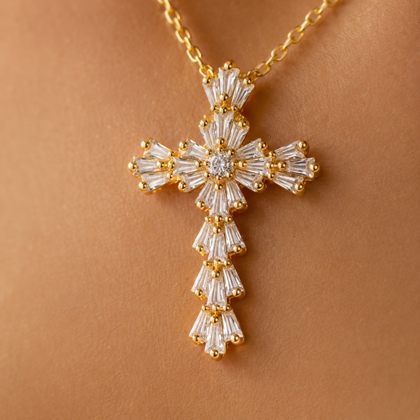 Gloria – Baguette cross necklace in gold