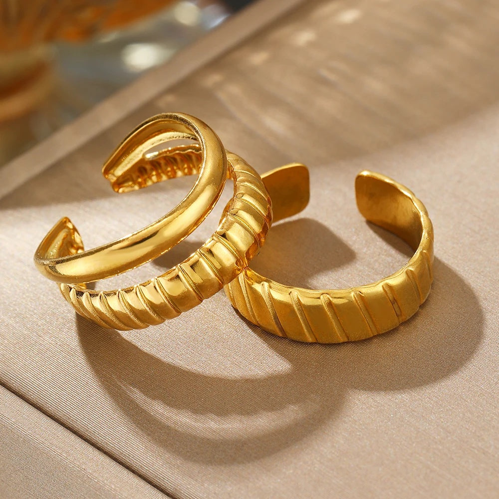 Duo Relieve – Set of 2 gold open rings