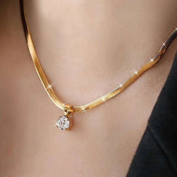 Lucero – Gold cubic zirconia pendant necklace