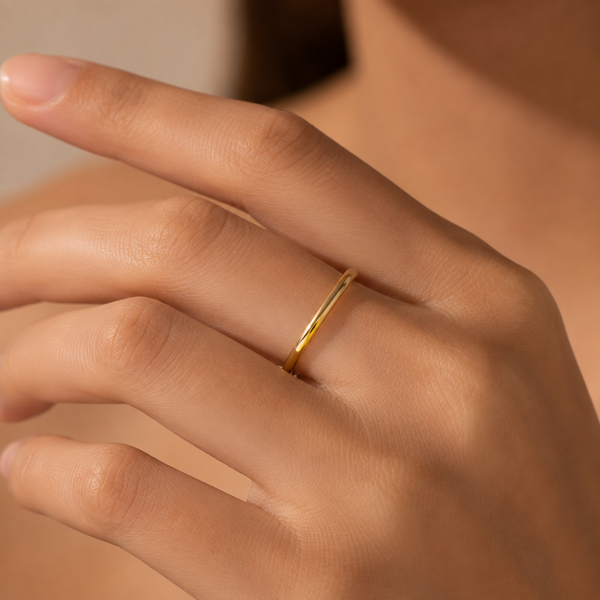 Effortless – Anillo banda redonda pulida en oro