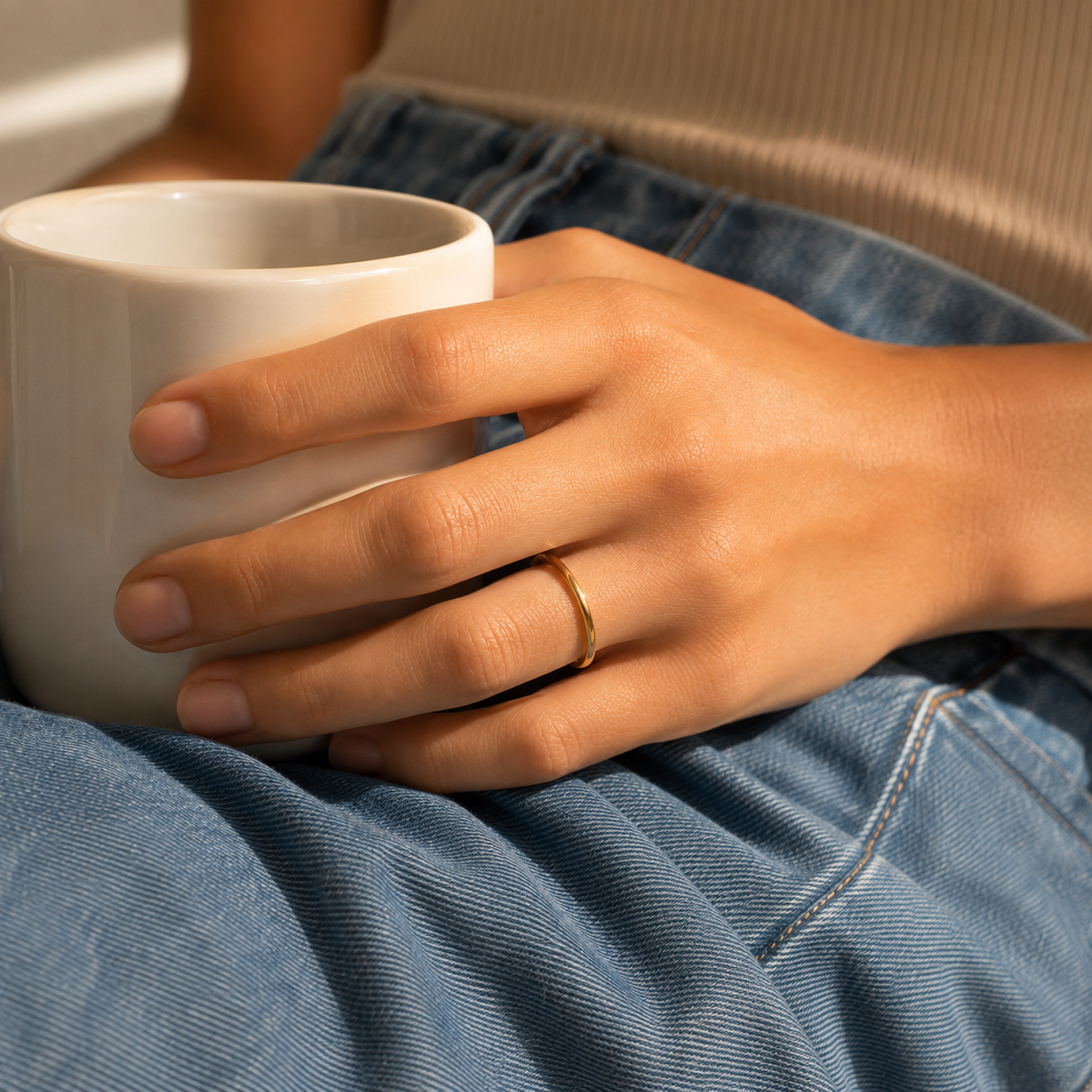 Effortless – Anillo banda redonda pulida en oro