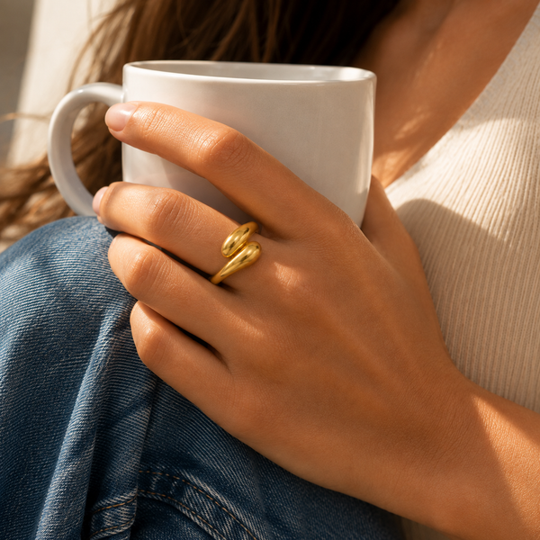 Two Sided – Anillo bypass de doble domo en oro