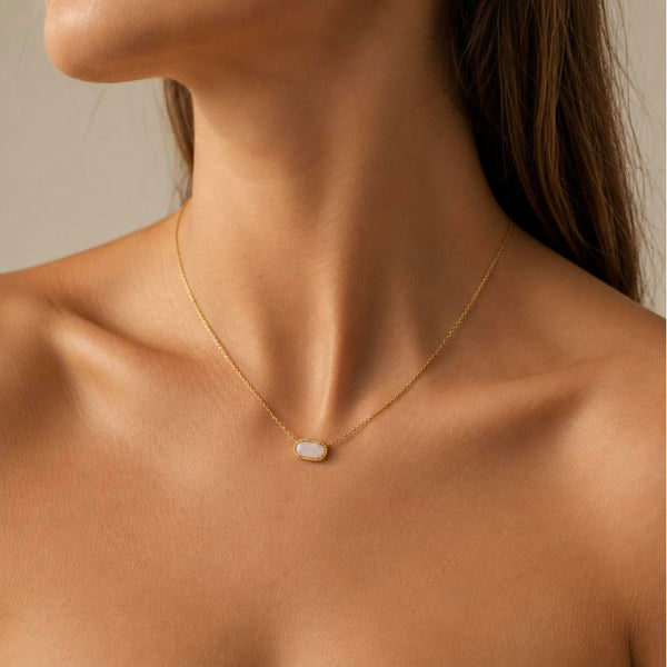 Shekiná – Collar con colgante de ópalo en oro