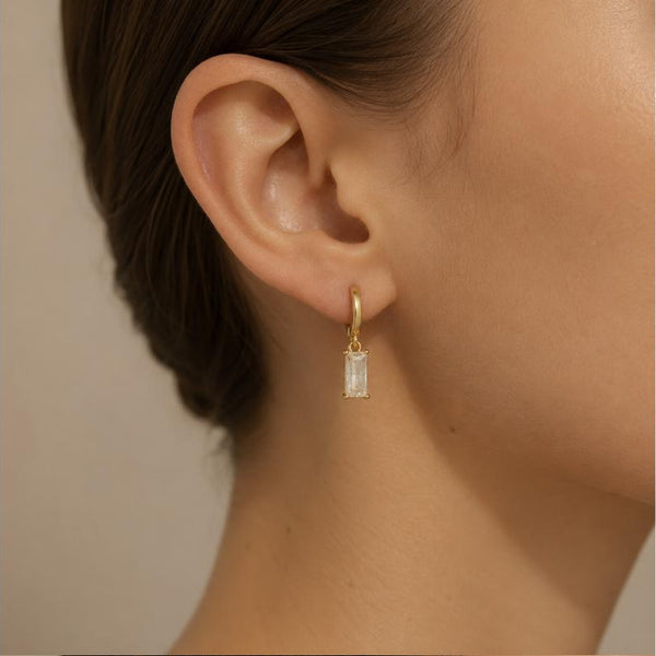 Firmament – Hoop earrings with baguette crystal in gold