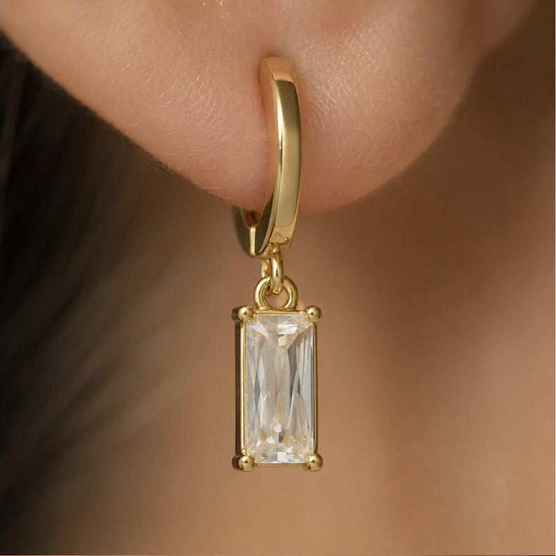 Firmamento – Aros con cristal baguette en oro
