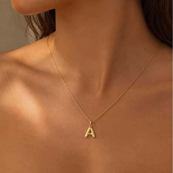Beloved Daughter – Bubble initial necklace in gold