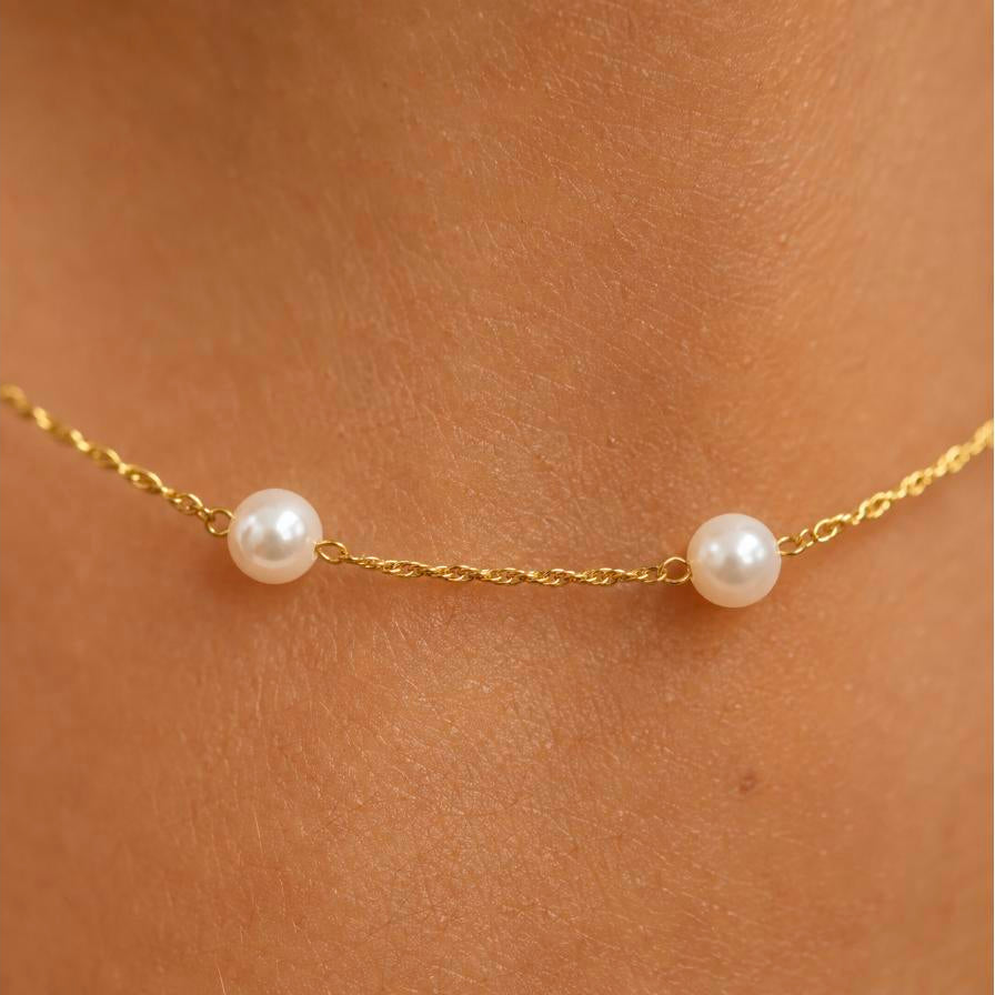 Margarita – Pearl necklace on gold chain