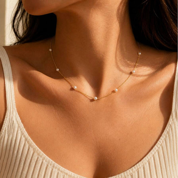 Margarita – Pearl necklace on gold chain