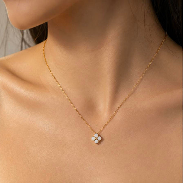 Jesse Flower – Opal flower necklace