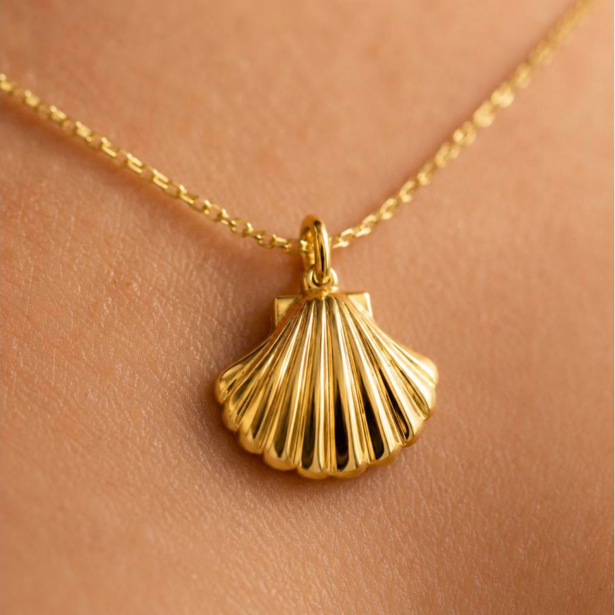 Santiago – Gold shell necklace