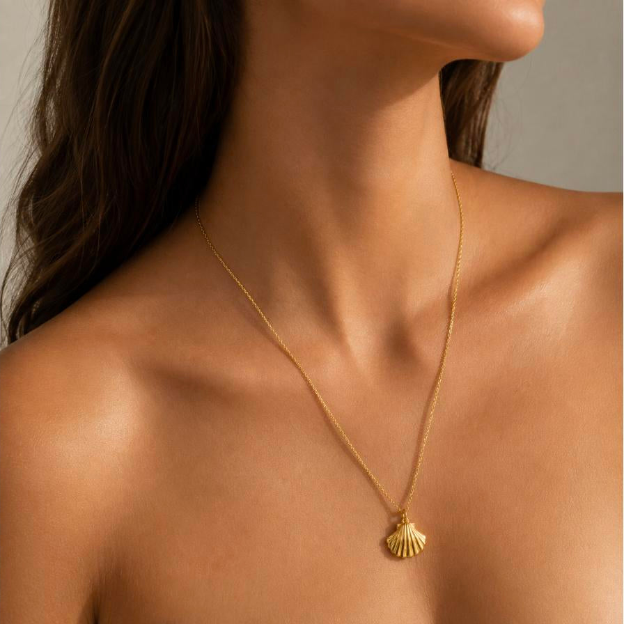 Santiago – Gold shell necklace